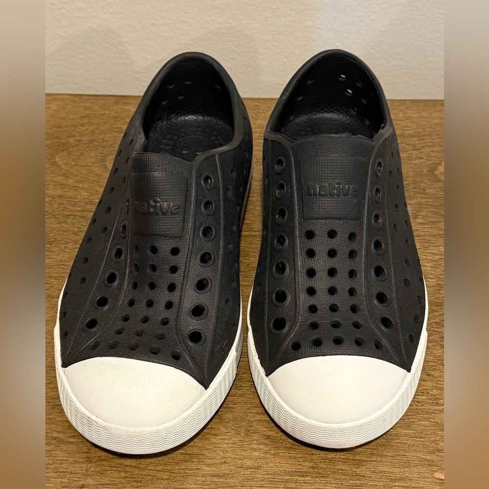 NWOT Native Black shoes size 11